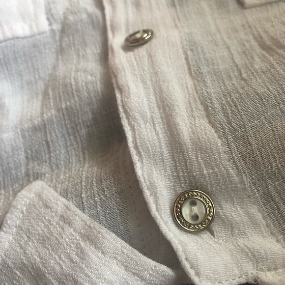 White Button-Up Top/Crop Lace  MEDIUM - Picture 4 of 4